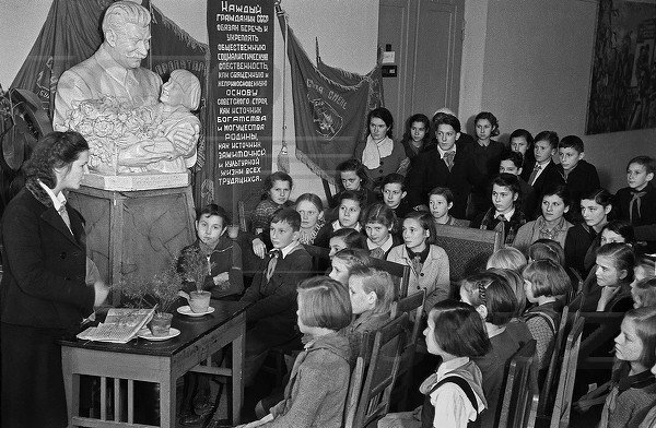 Зачем Сталин ввел плату за обучение в школах в 1940 году