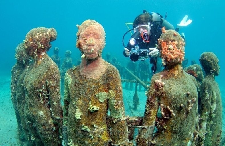 8. Подводный парк скульптур в Карибском море