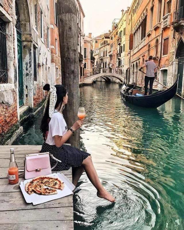 Доставка пиццы в Венеции