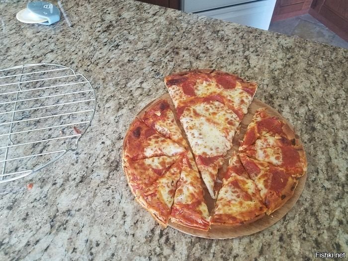 отличный способ правильно разрезать пиццу на куски таким образом, чтобы перек...