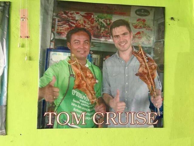 Этот парень прикинулся Томом Крузом, и теперь его фото висит на стене ресторана
