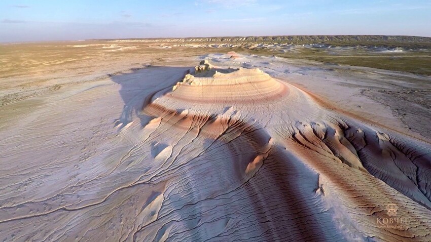 7. Устюрт - пустыня и плато в Казахстане 