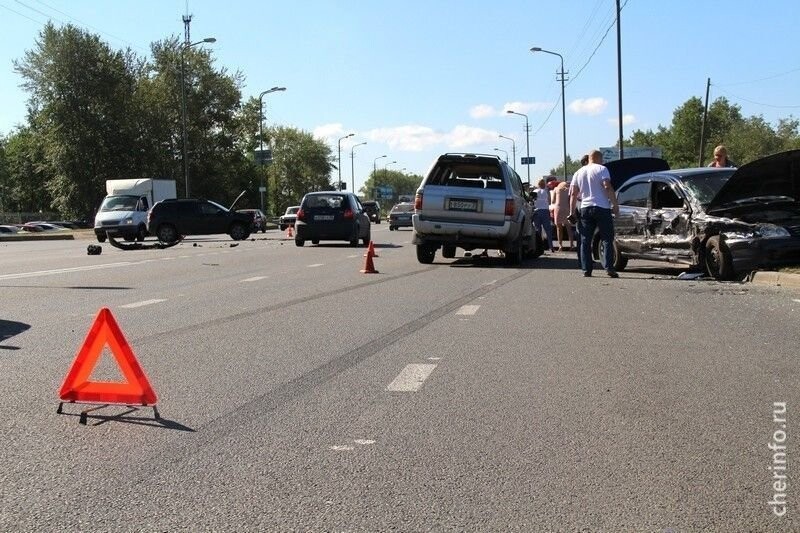 Авария дня. Cтолкновении трех машин под Череповцом