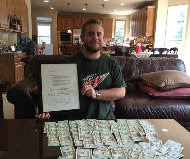 2. В 2001 году родители этого парня пообещали дать ему $1500, если он не будет курить, пить алкоголь и принимать наркотики до 21 года. Это его 21-ый день рождения!