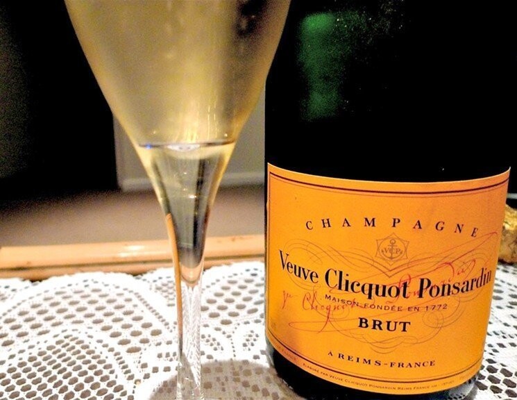4 августа считается днем рождения шампанского