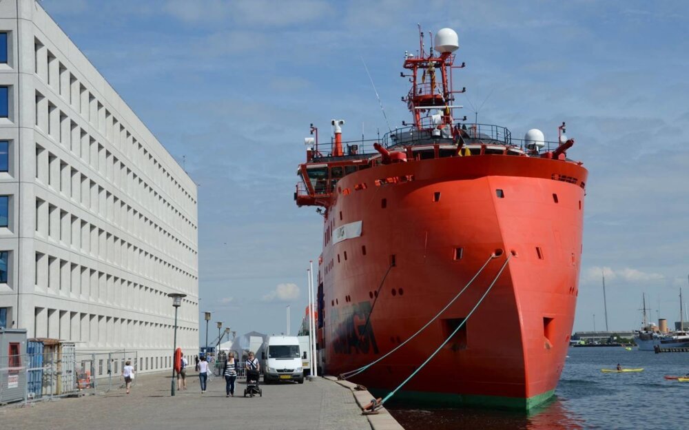 Создание судов. Судно - спасатель «Esvagt Aurora». Швеция спасательные корабли. Корабль поддался темной энергетики. Фото современного спасательного корабля Эдинбург.