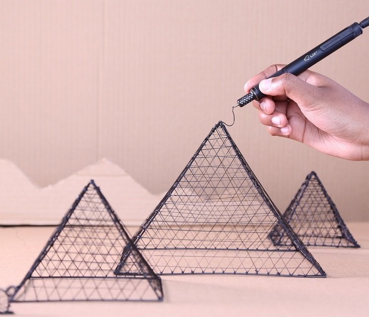Это не просто ручка, это 3D-ручка! Вы можете не только ею рисовать, но и выстраивать все, что душе вздумается