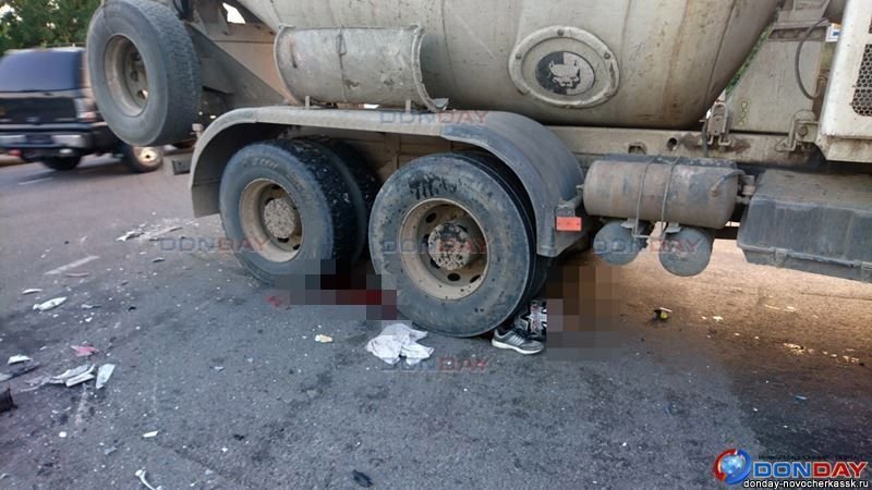 Авария дня. В Новочеркасске под колесами грузовика погиб мотоциклист