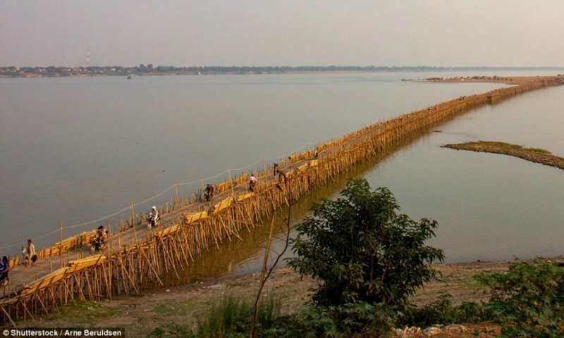 Шедевральный 300-метровый бамбуковый мост в Камбодже каждый год разбирают и строят заново