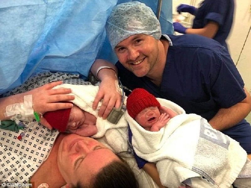 Женщина с двумя матками дважды забеременела и родила двоих детей