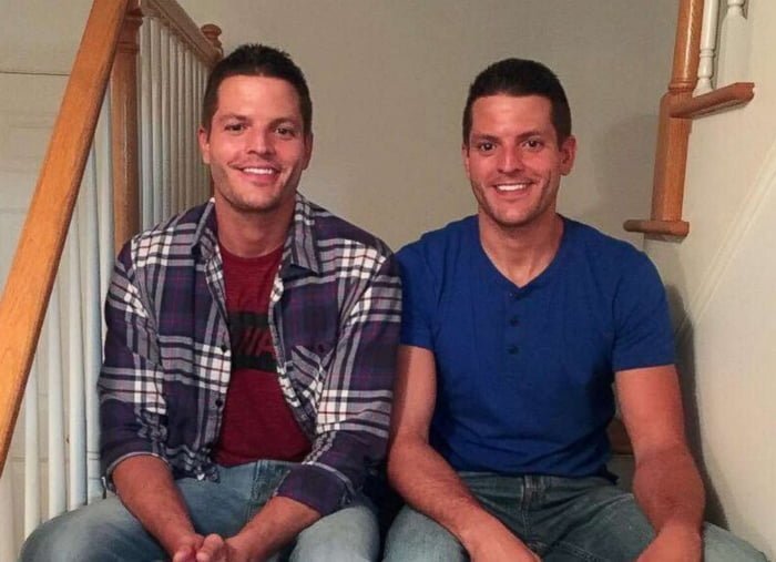 Как под копирку: две пары идентичных близнецов нашли друг друга и поженились