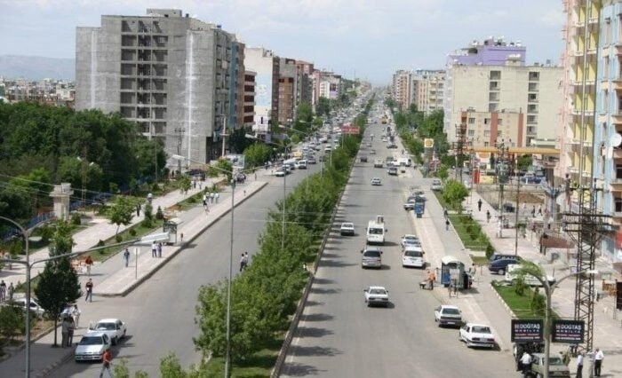 Житель турецкой провинции Батман по имени Кемаль Атакан Кюрджа создал петицию, направленную на изменение границ провинции Батман, чтобы та имела очертания фирменного знака Бэтмена