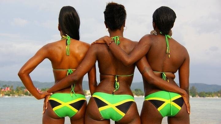 8. Флаг Ямайки – единственный в мире, в котором не используется ни один из цветов триколора (белый, синий и красный). Цвета ямайского флага символизируют девиз: «Трудности есть, но земля зелена и солнце сияет»