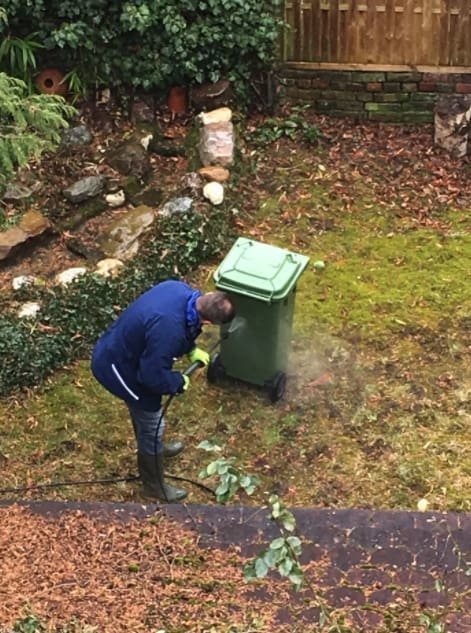 Мой сосед — немец. Каждый день он моет мусорное ведро даже снаружи!