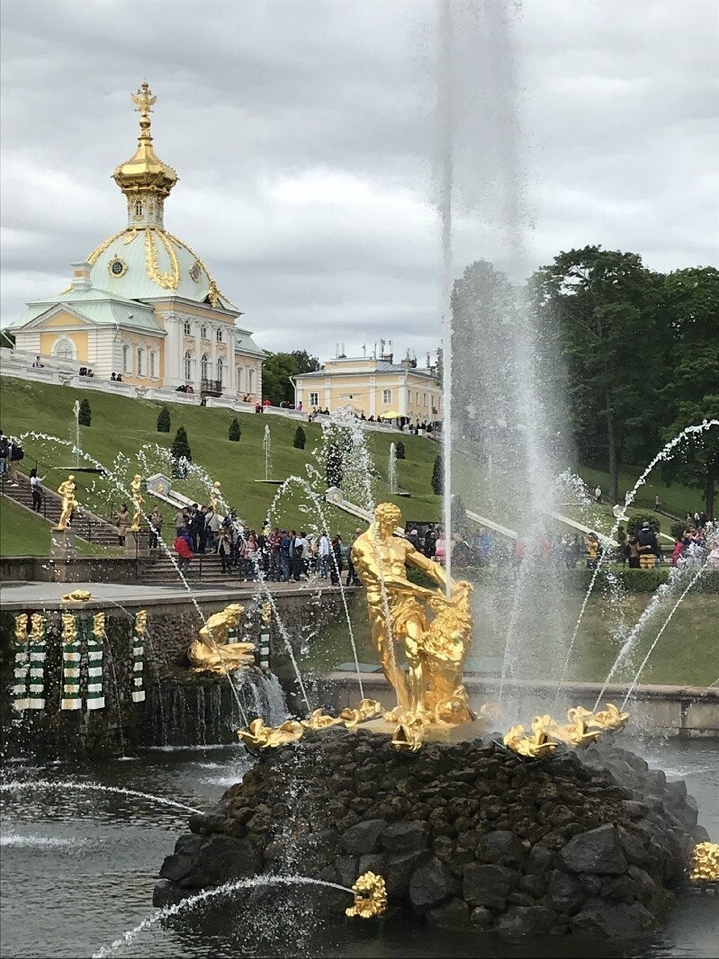 "Заказал негрони и постарался сойти за местного". Один день американца в Питере