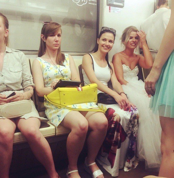 И даже невесты предпочитают метро. Никаких пробок, всегда успеешь