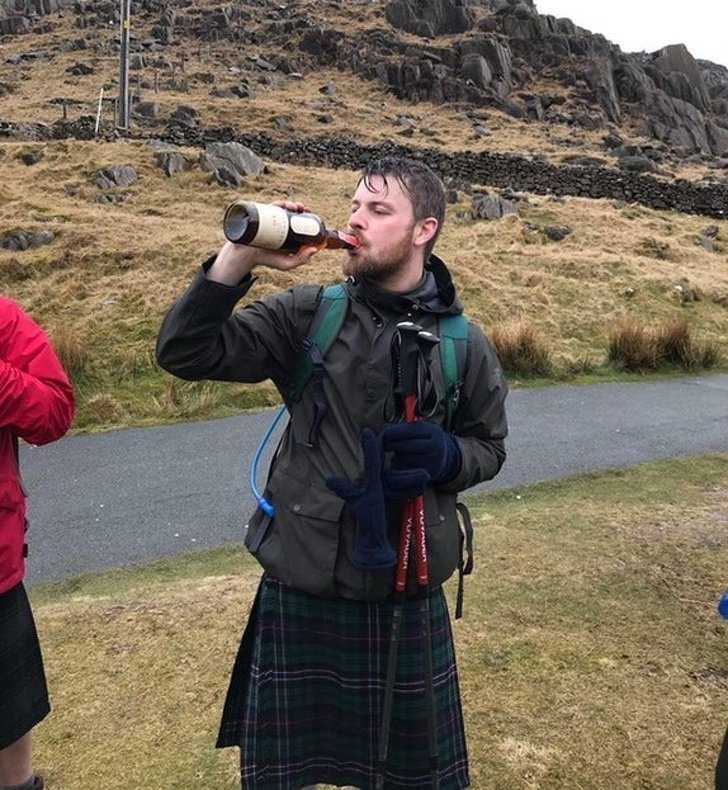 8. «Нам было предложено подняться на самые высокие горы в Шотландии, Англии и Уэльсе за 24 часов ... мы сделали это за 23 часа и 53 минуты, и собрали 1800 долларов на благотворительность»