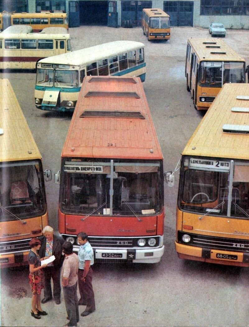 Отряд автобусов из Никопольского АТП.