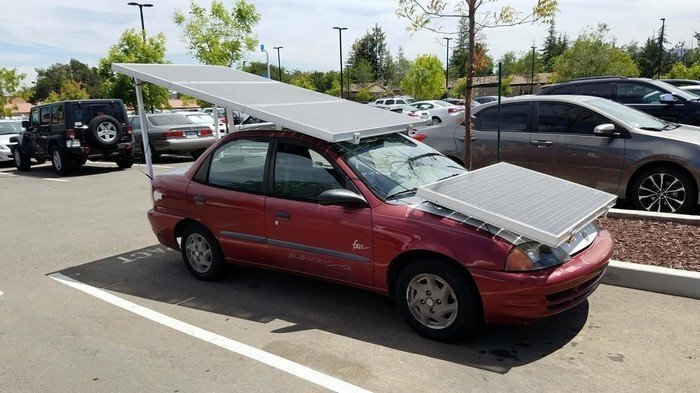 Для тех, кто сомневается, что солнечная энергетика бесполезна в автосфере