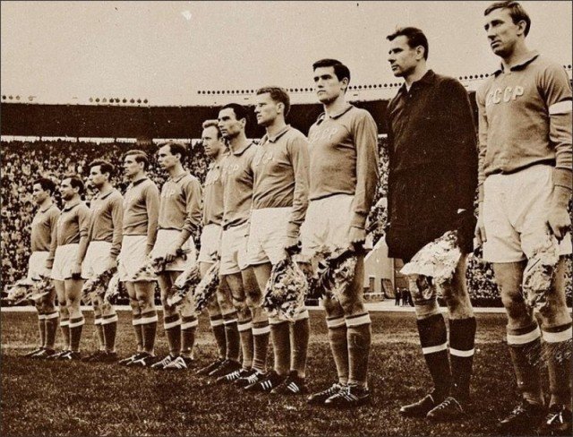Сборная СССР перед товарищеским матчем с Уругваем. Москва, 27 апреля 1962