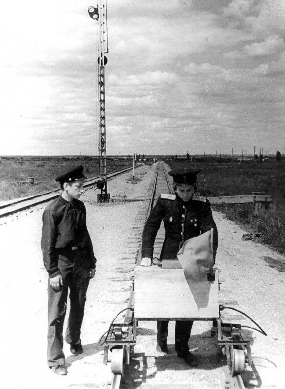 Проверка пути. Станция "Кировская" Малой Октябрьской железной дороги. 1950