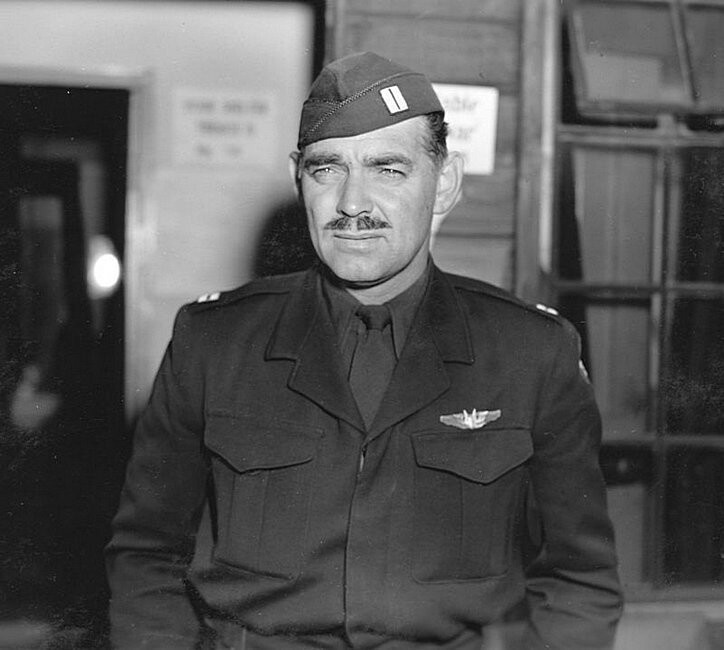 31. Звезда Голливуда Кларк Гейбл, капитан американских ВВС, 1943 год.