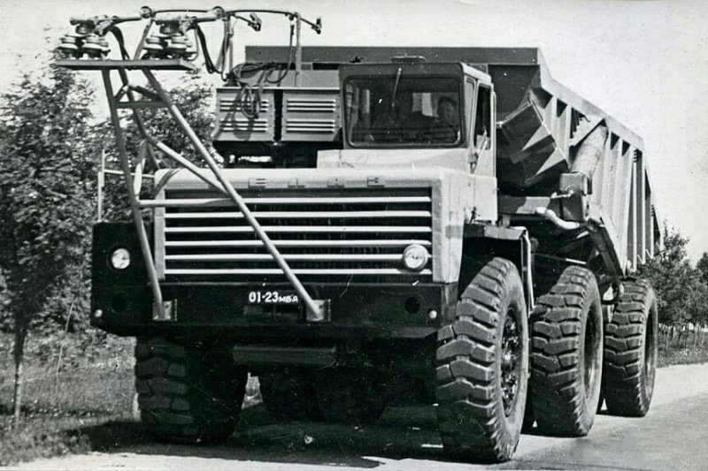 Карьерный автопоезд троллейвоз БелАЗ. Экспериментальная 524 модель от 1964 года