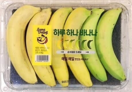 Корейский супермаркет E-Mart придумал гениальную упаковку бананов "на каждый день"