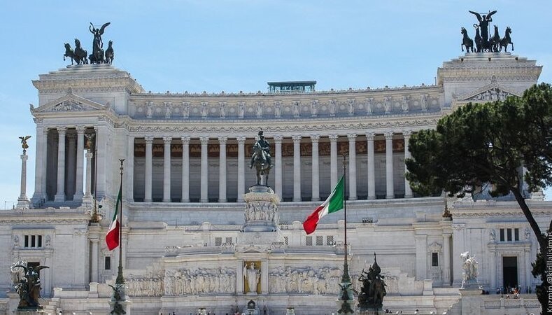 8. Дом правительства в Риме (Италия)