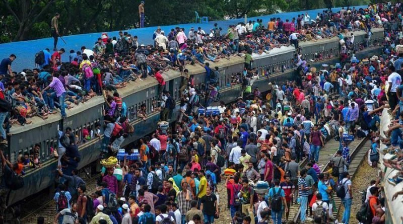Так выглядит общественный транспорт в Бангладеш во время сезонной миграции