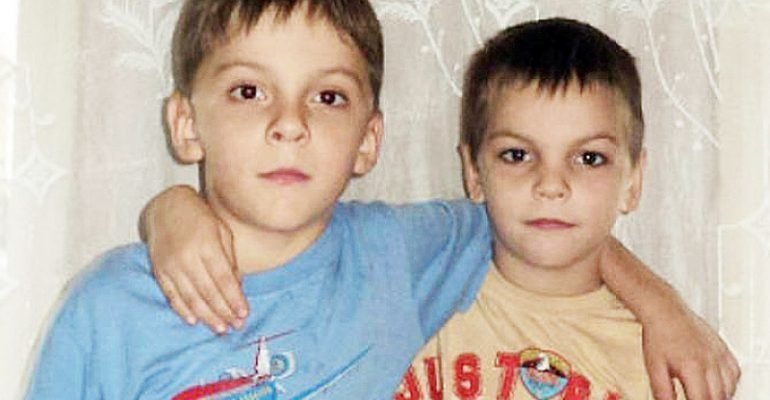 Два брата-омича спасли из пожара маленьких детей и их маму