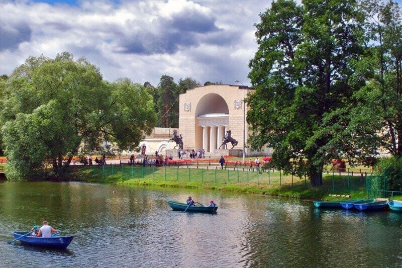 Нужно ли поздравлять ребенка с днем знаний?