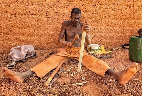 Как добывают кирпичи в Буркина-Фасо