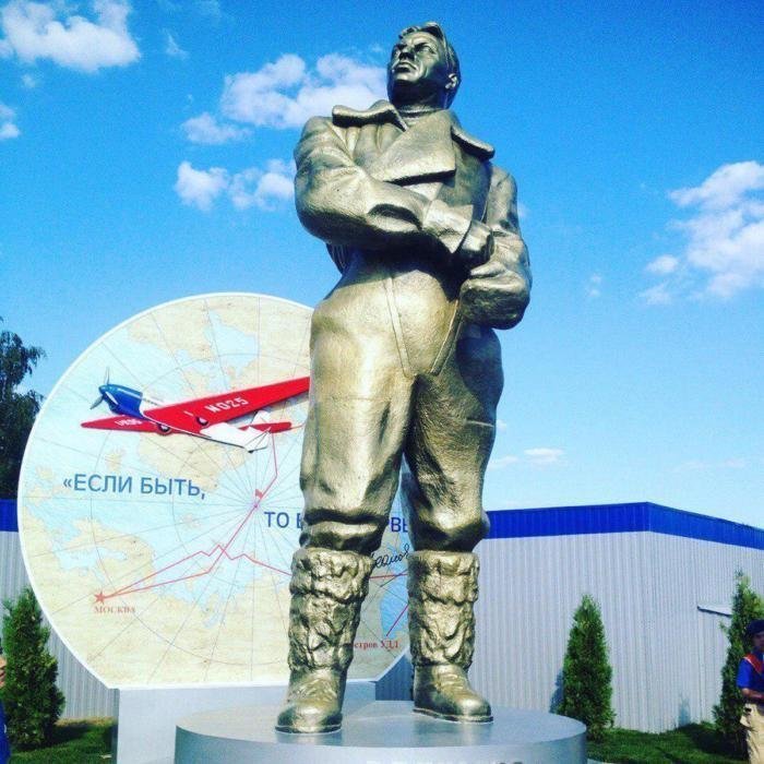В « Кубинке» восстановили памятник Валерию Чкалову