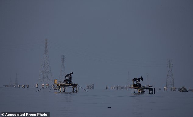 Заброшенные нефтяные платформы