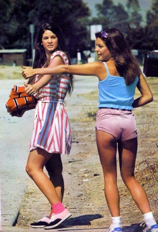 Мини-юбки девочек начала 1980-х годов