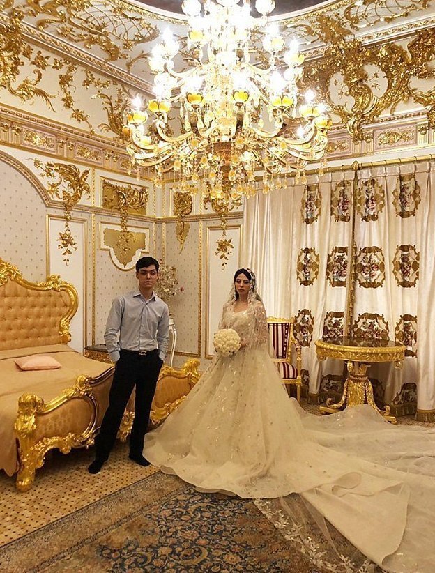 18-летняя Хава Заурбекова и 20-летний Ахмед Джабраилов отпраздновали первую свадьбу в Грозном 