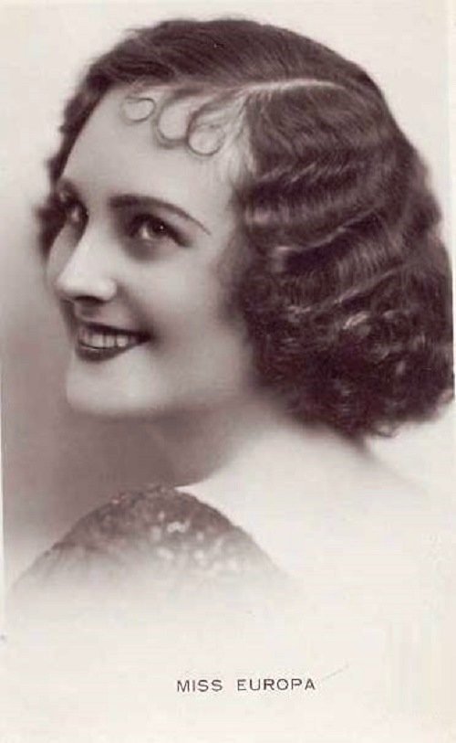 В 1933 году на конкурсе "Мисс Россия" победила 19-летняя Татьяна Александровна Маслова, которая стала первой русской красавицей, выигравшей международный конкурс красоты - Мисс Европа 1933.