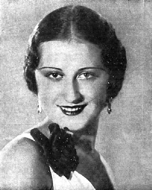 В 1934 году титул "Мисс Россия" завоевала 18-летняя Екатерина Семеновна Антонова