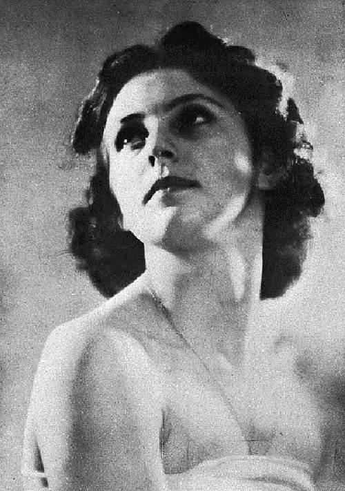 Последней победительницей парижского конкурса"Мисс Россия" стала в 1939 году 17-летняя Ирина Бородулина. Она увлекалась русской и французской литературой, танцами и мечтала стать артисткой