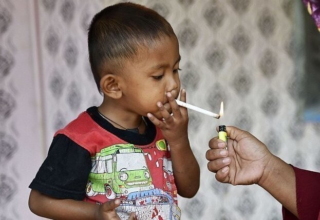 Двухлетний курильщик не хочет расставаться с вредной привычкой