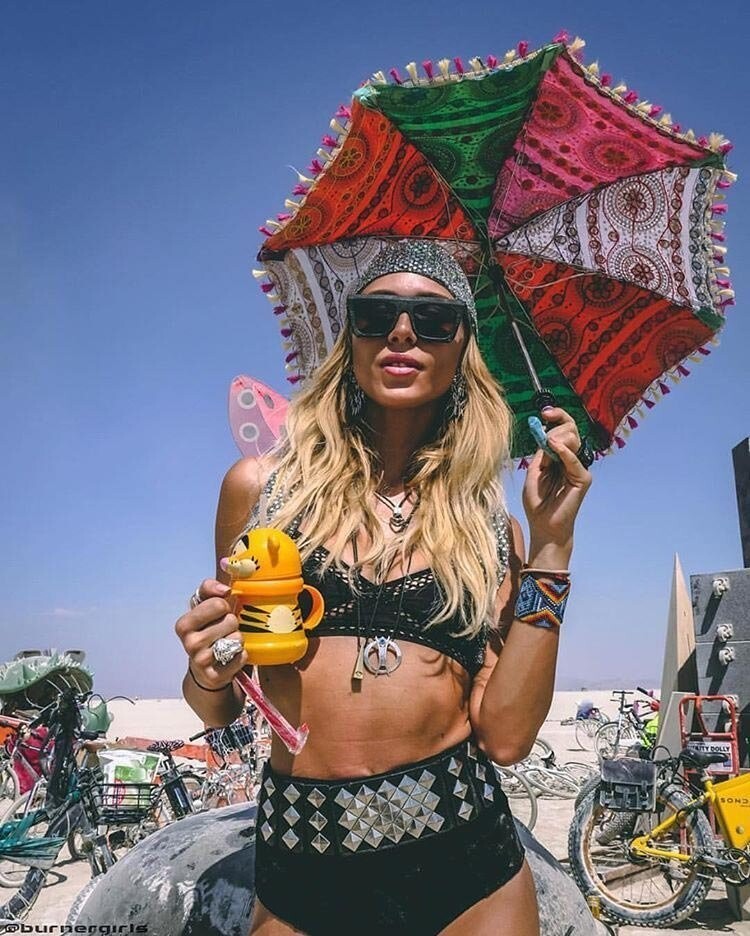 30 самых горячих девушек с фестиваля света и огня «Burning Man 2018»