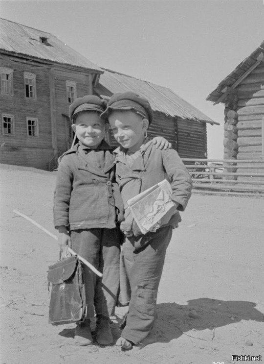 Пацаны идут со школы, Карелия, 1940 год