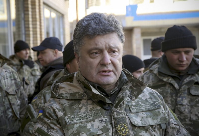 Вместо ПТРК «Стугна-П»: Порошенко выдал ВСУ сертификаты на вооружение
