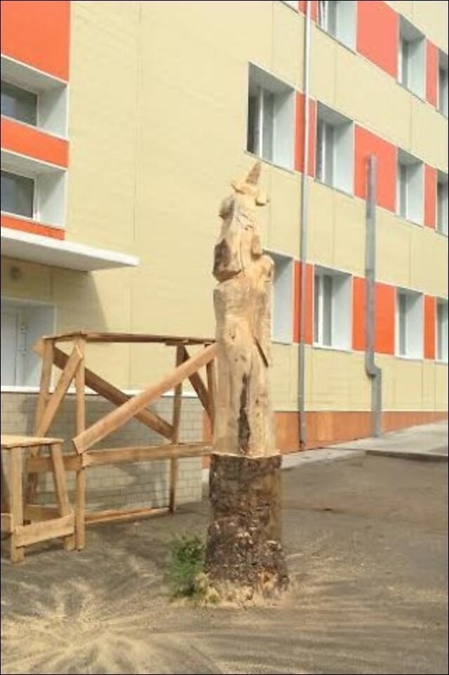 Скульптура из сухого дерева
