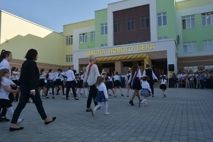 В Энгельсе Саратовской области открыли «Школу нового века» на 1100 учащихся