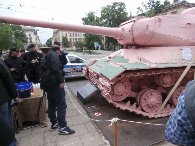 История танка-памятника в Праге