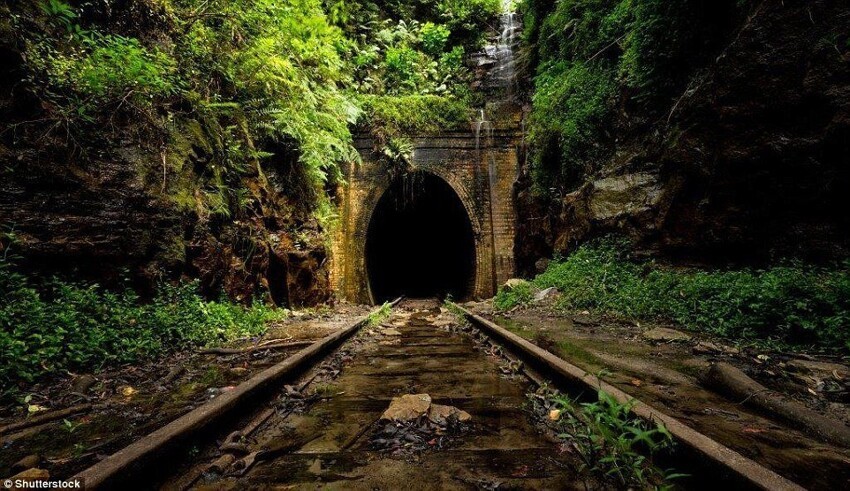 18. Заброшенные тоннели Helensburgh Tunnels на южном побережье Сиднея. Железнодорожная станция, соединяющая тоннели, была заброшена более 100 лет назад.