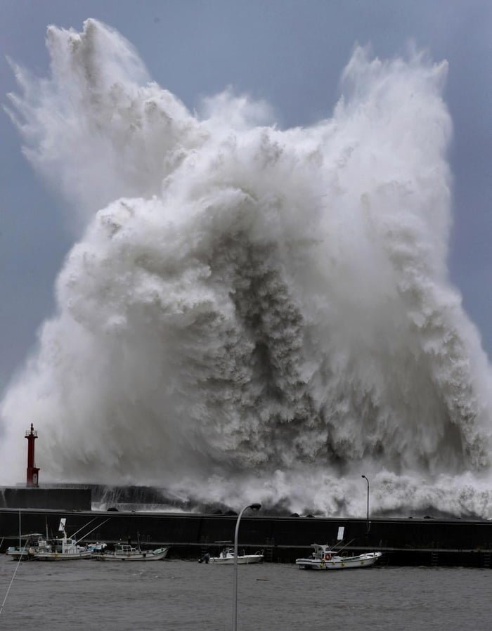 Японию потряс самый разрушительный тайфун за 25 лет