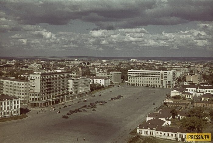 Цветные фотографии оккупированного немецко-фашистскими захватчиками Харькова